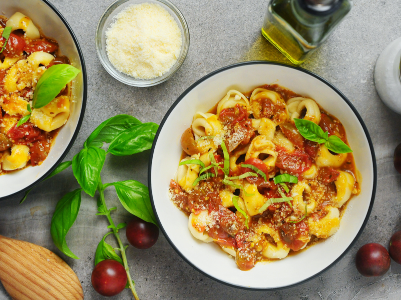 tortellini-with-cherry-tomato-basil-sauce-alison-s-allspice