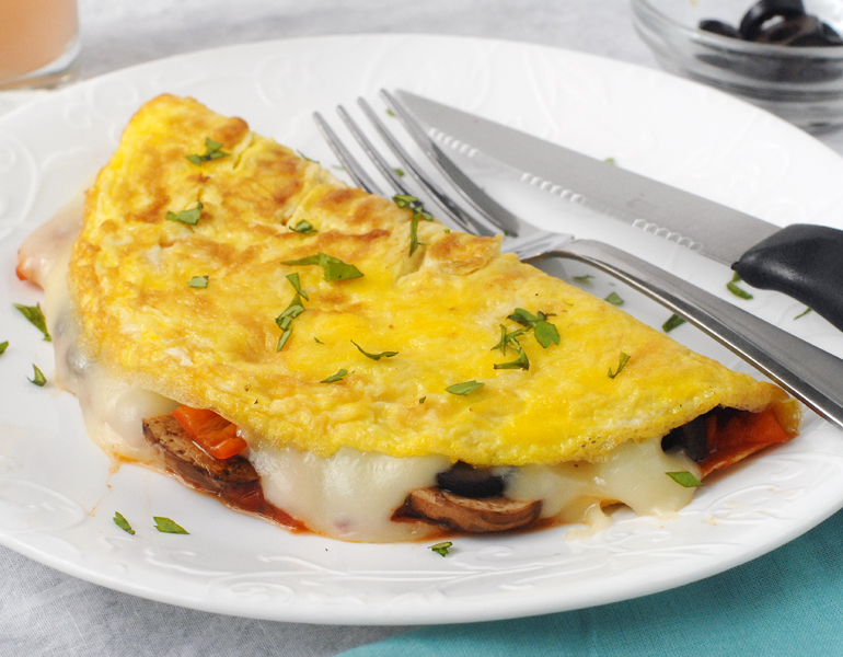 Quick Veggie Pizza Omelet (for Breakfast or Dinner!) - Alison's Allspice